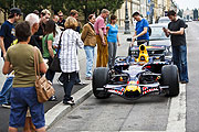 Sebastian Vettels aktueller F1 Boldide parkte am Morgen des 04.07.2009 einfach so an der Leopoldstraße (Foto: Red Bull)